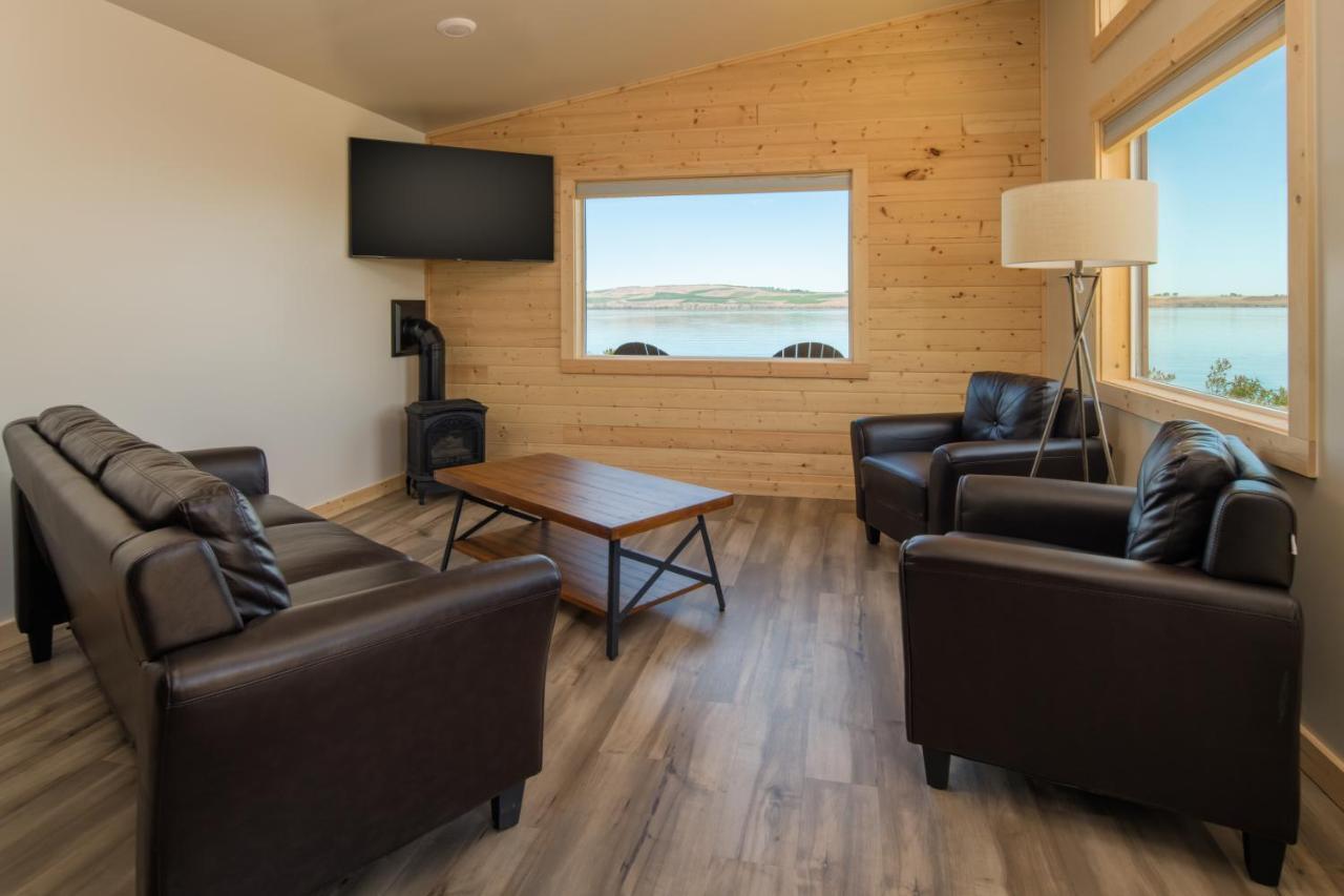 River Lodge And Cabins Boardman Экстерьер фото