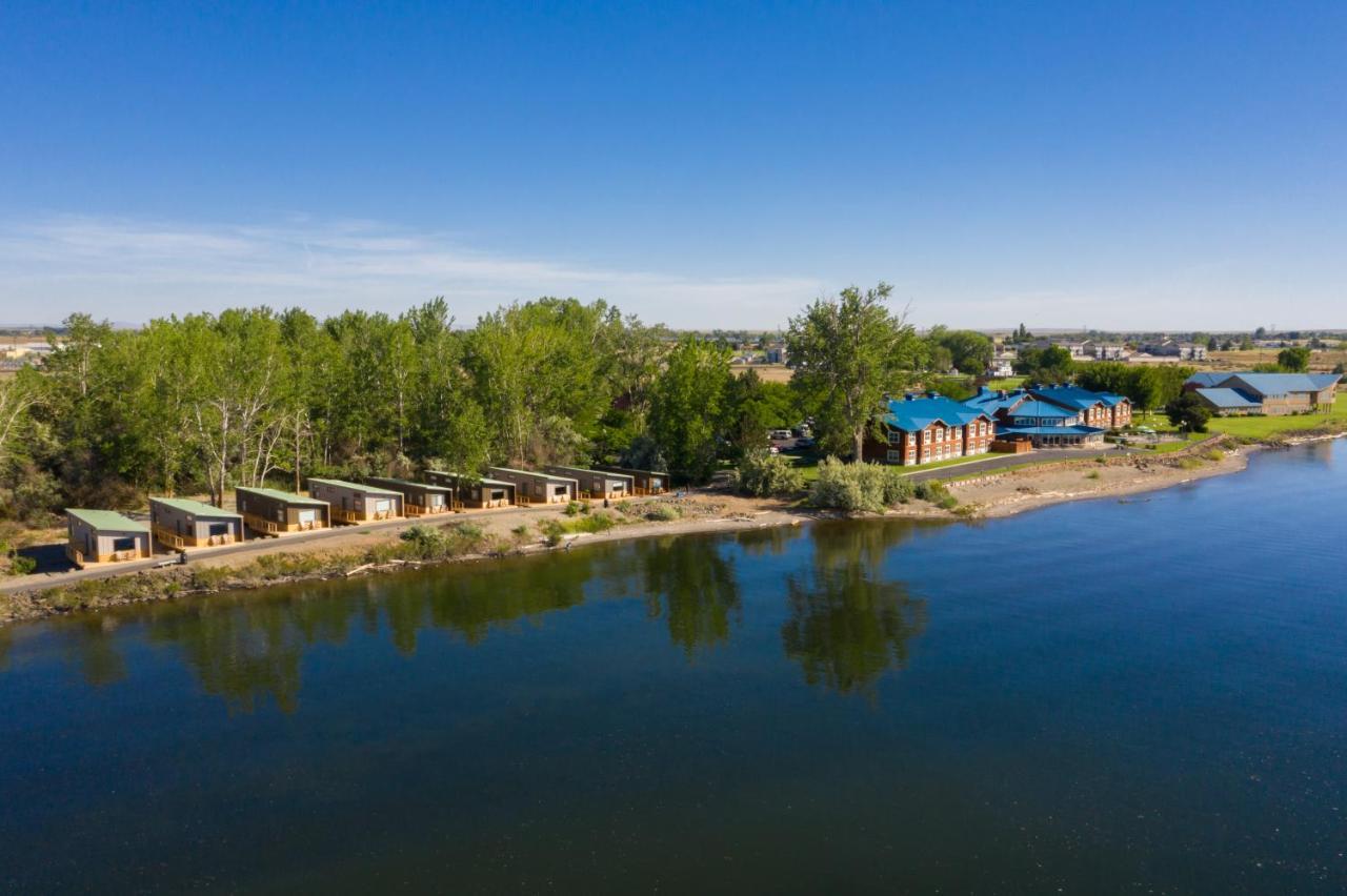 River Lodge And Cabins Boardman Экстерьер фото