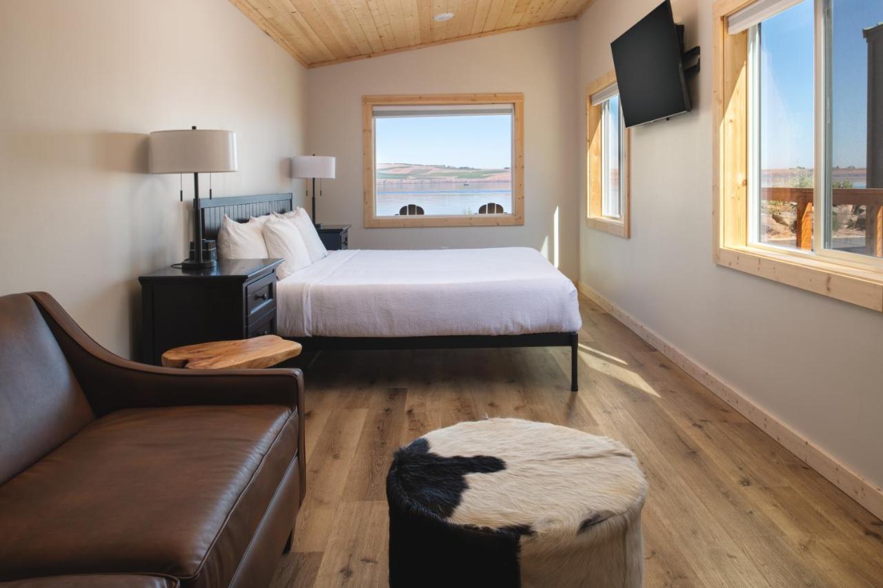 River Lodge And Cabins Boardman Экстерьер фото