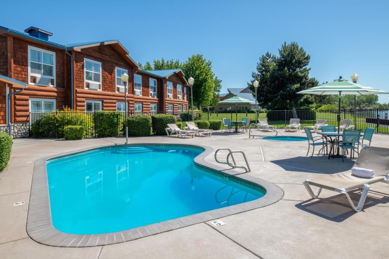 River Lodge And Cabins Boardman Экстерьер фото