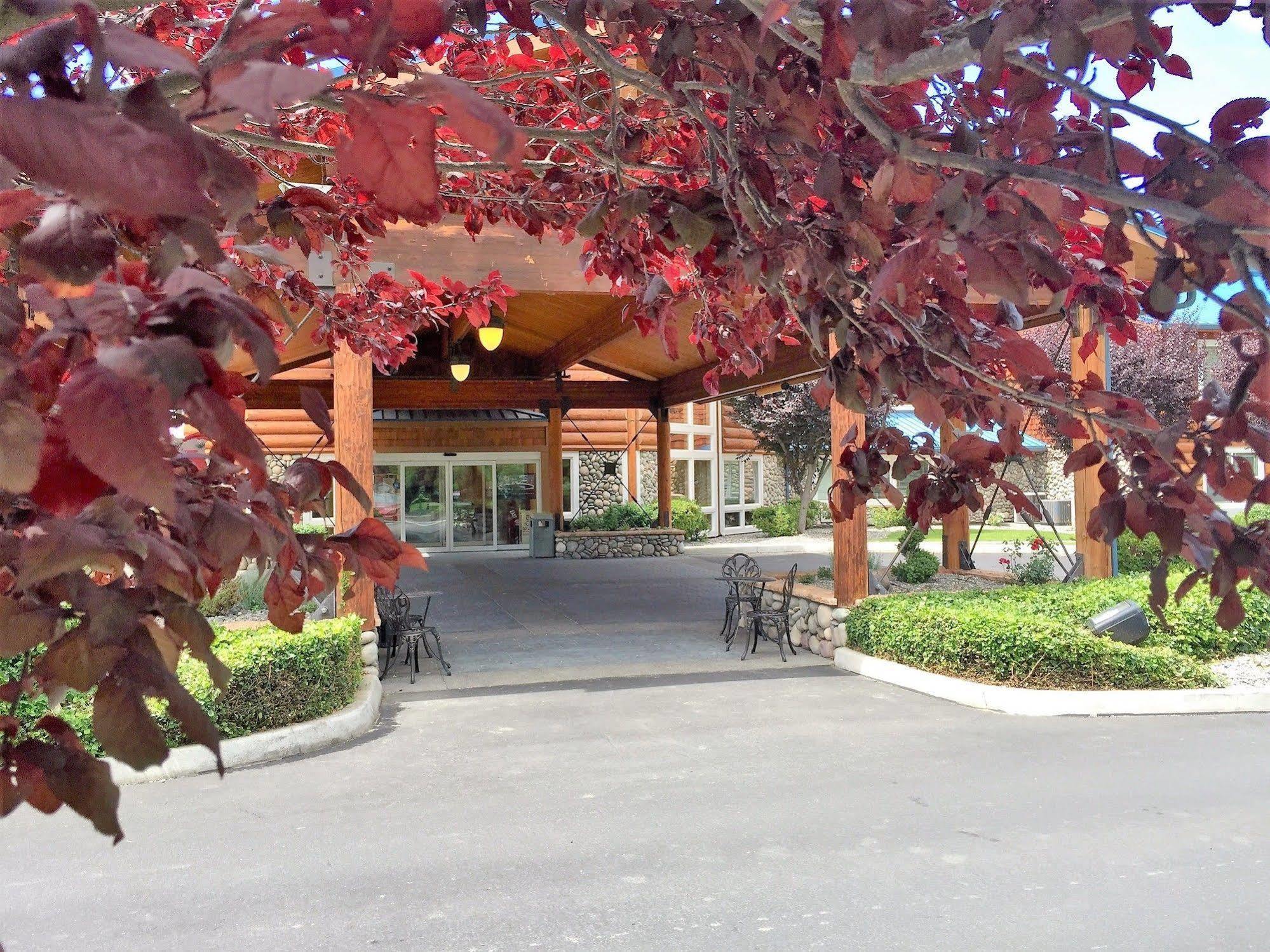 River Lodge And Cabins Boardman Экстерьер фото
