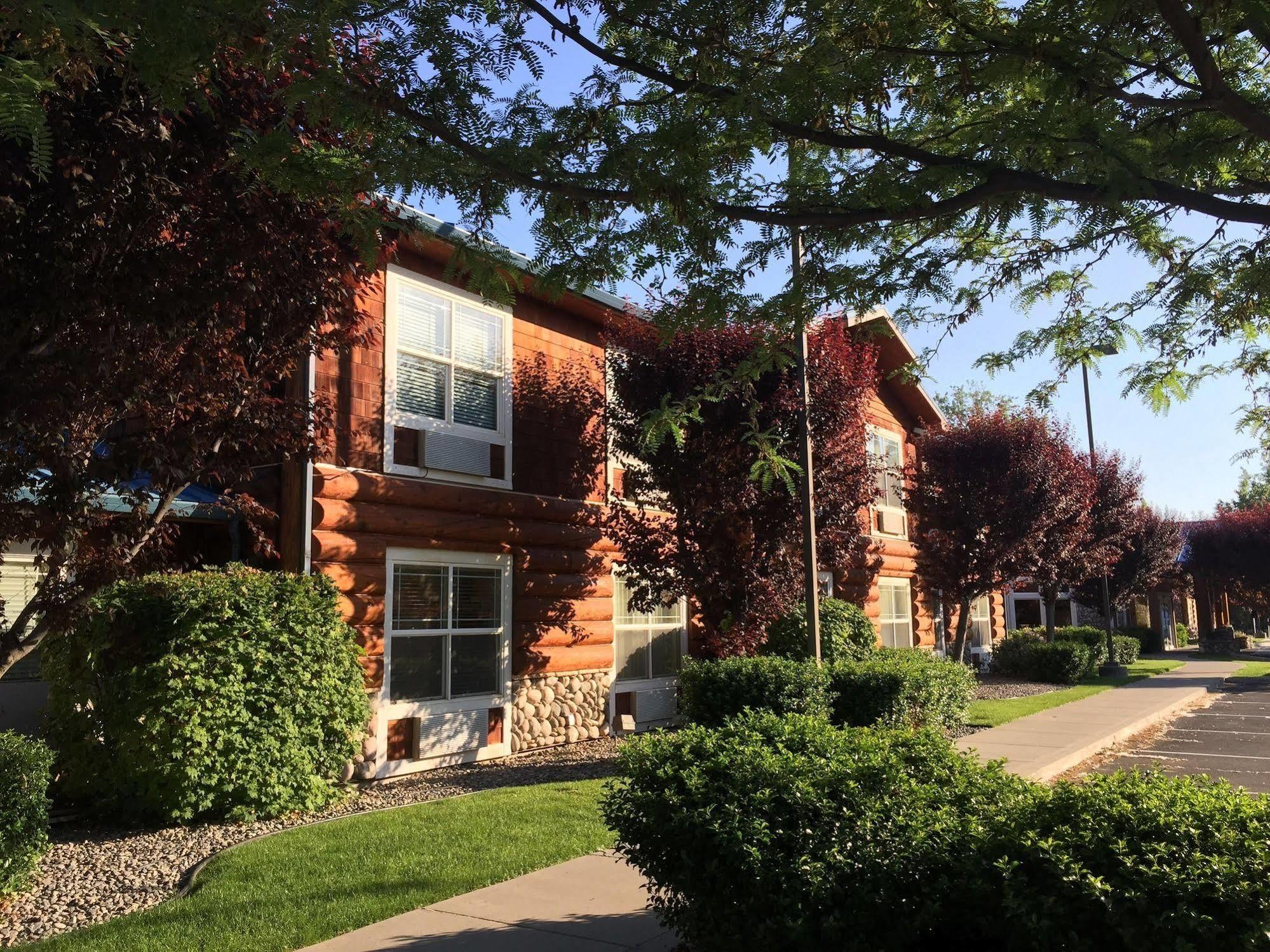 River Lodge And Cabins Boardman Экстерьер фото