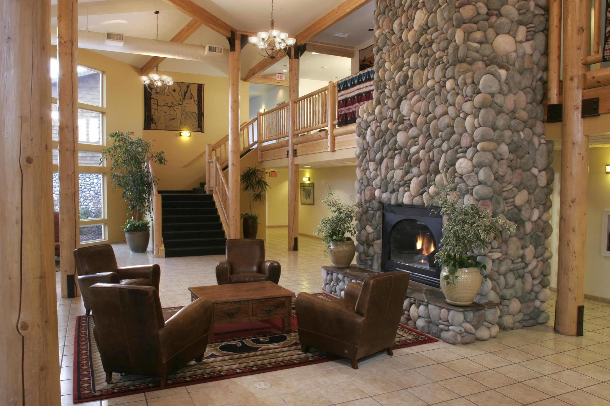 River Lodge And Cabins Boardman Интерьер фото